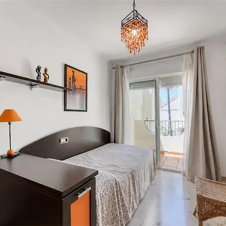 بيت للعطل 3160 Elegant Seafront House
