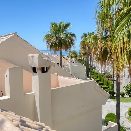 بيت للعطل 3160 Elegant Seafront House *