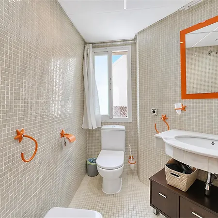 3160 Elegant Seafront House *