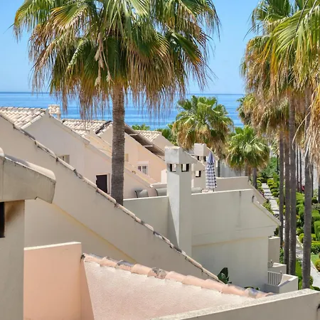 بيت للعطل 3160 Elegant Seafront House